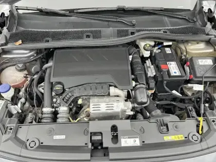 Photo 54 Peugeot 208  PureTech 100 S&S BVM6