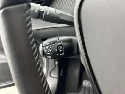Photo 60 Peugeot 208  PureTech 100 S&S BVM6