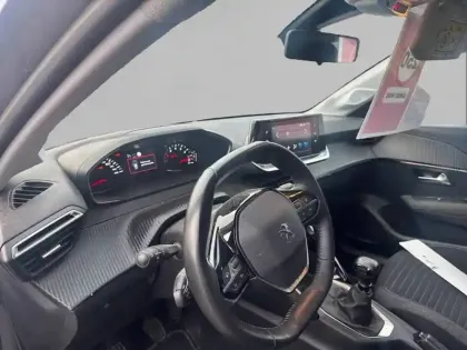 Photo 27 Peugeot 208  PureTech 100 S&S BVM6