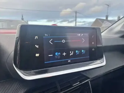 Photo 13 Peugeot 208  PureTech 100 S&S BVM6