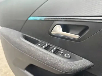 Photo 17 Peugeot 208  PureTech 100 S&S BVM6