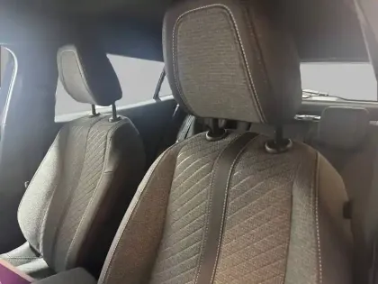 Photo 37 Peugeot 2008  Hybrid 145 e-DCS6