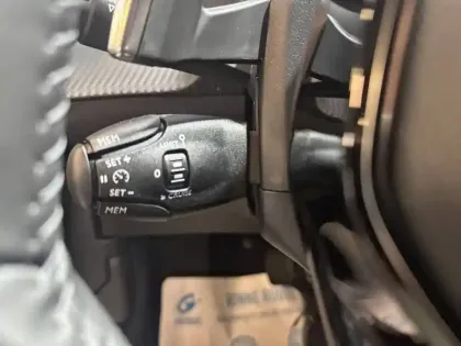 Photo 79 Peugeot 2008  Hybrid 145 e-DCS6