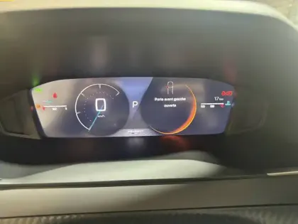 Photo 74 Peugeot 2008  Hybrid 145 e-DCS6