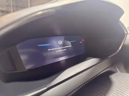 Photo 63 Peugeot 2008  Hybrid 145 e-DCS6