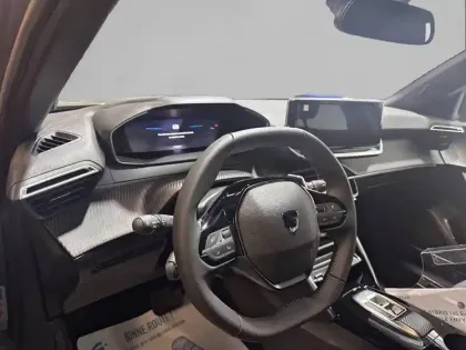 Photo 61 Peugeot 2008  Hybrid 145 e-DCS6