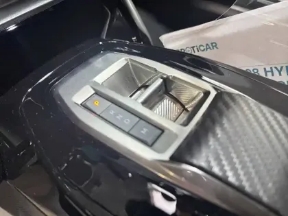 Photo 13 Peugeot 2008  Hybrid 145 e-DCS6