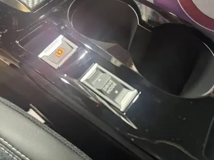 Photo 53 Peugeot 2008  Hybrid 145 e-DCS6