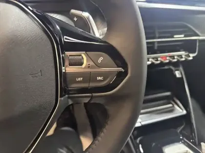 Photo 45 Peugeot 2008  Hybrid 145 e-DCS6