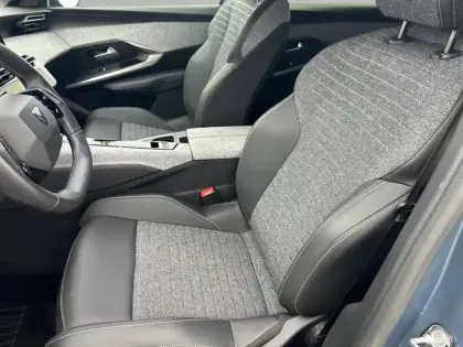 Photo 35 Peugeot 3008  Hybrid 136 e-DCS6