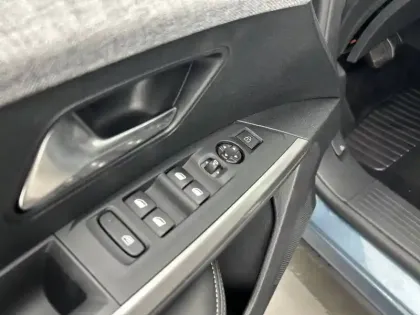 Photo 17 Peugeot 3008  Hybrid 136 e-DCS6