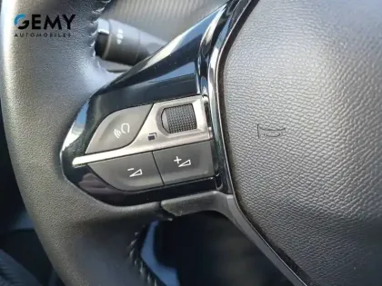 Photo 13 Peugeot 208  PureTech 100 S&S BVM6