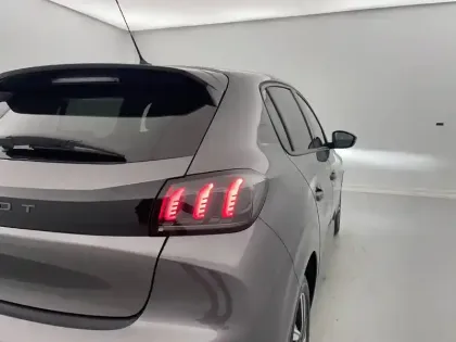 Photo 23 Peugeot 208  PureTech 100 S&S BVM6