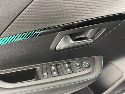 Photo 27 Peugeot 208  PureTech 100 S&S BVM6