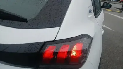 Photo 32 Peugeot 208  Electrique 50 kWh 136ch