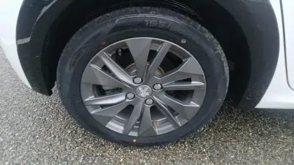 Photo 13 Peugeot 208  Electrique 50 kWh 136ch