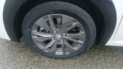 Photo 11 Peugeot 208  Electrique 50 kWh 136ch