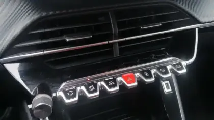 Photo 19 Peugeot 208  Electrique 50 kWh 136ch