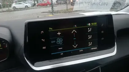 Photo 16 Peugeot 208  Electrique 50 kWh 136ch