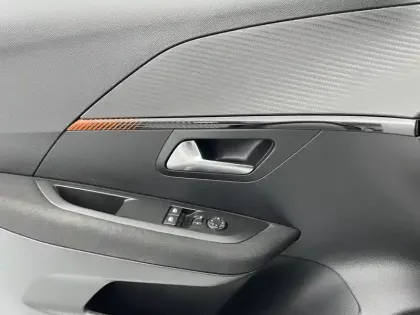 Photo 23 Peugeot 208  Electrique 50 kWh 136ch