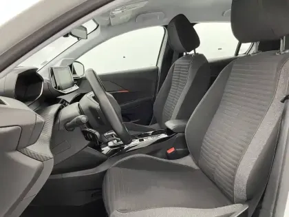 Photo 21 Peugeot 208  Electrique 50 kWh 136ch