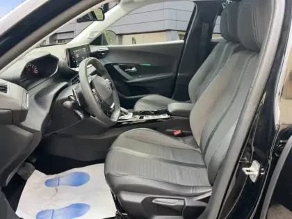 Photo 8 Peugeot 2008  PureTech 130 S&S EAT8