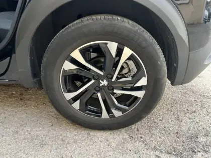 Photo 10 Peugeot 2008  PureTech 130 S&S EAT8