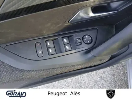 Photo 11 Peugeot 2008  Hybrid 136 e-DCS6