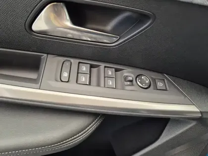 Photo 76 Peugeot 3008  Hybrid 145 e-DCS6