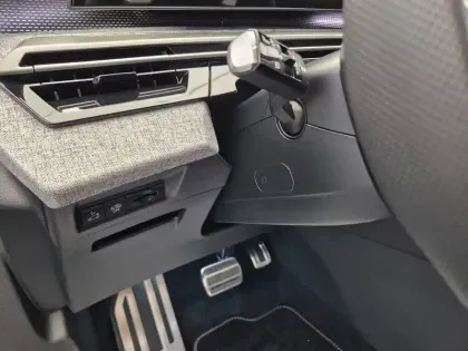 Photo 51 Peugeot 3008  Hybrid 145 e-DCS6