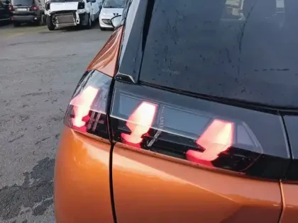 Photo 16 Peugeot 2008  PureTech 130 S&S EAT8