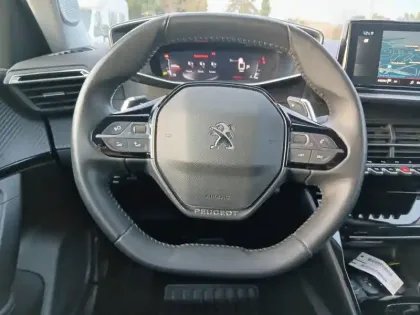 Photo 8 Peugeot 2008  PureTech 130 S&S EAT8