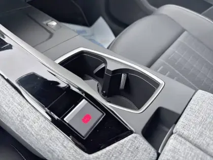 Photo 22 Peugeot 3008  Hybrid 145 e-DCS6