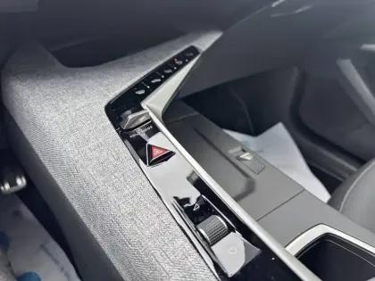 Photo 70 Peugeot 3008  Hybrid 145 e-DCS6