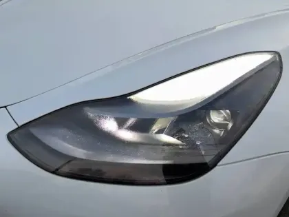 Photo 30 Tesla Model 3  Autonomie Standard Plus RWD