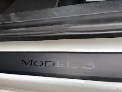 Photo 23 Tesla Model 3  Autonomie Standard Plus RWD