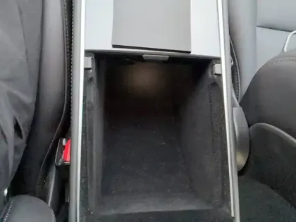 Photo 27 Tesla Model 3  Autonomie Standard Plus RWD