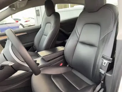 Photo 7 Tesla Model 3  Autonomie Standard Plus RWD