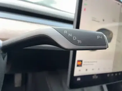 Photo 18 Tesla Model 3  Autonomie Standard Plus RWD