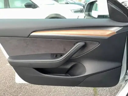 Photo 14 Tesla Model 3  Autonomie Standard Plus RWD