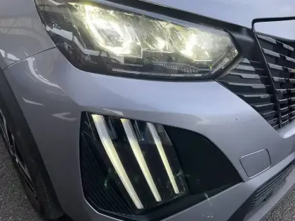 Photo 43 Peugeot 2008  Hybrid 136 e-DCS6