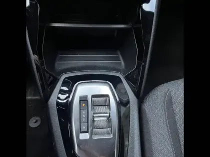 Photo 61 Peugeot 2008  Hybrid 136 e-DCS6