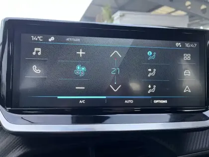 Photo 25 Peugeot 2008  Hybrid 136 e-DCS6