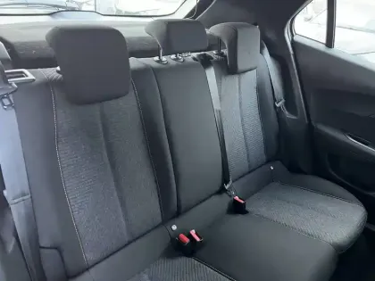 Photo 49 Peugeot 2008  Hybrid 136 e-DCS6