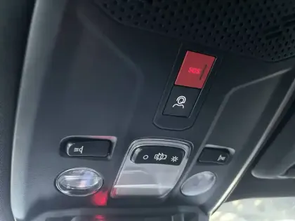 Photo 62 Peugeot 2008  Hybrid 136 e-DCS6