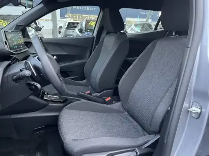 Photo 13 Peugeot 2008  Hybrid 136 e-DCS6