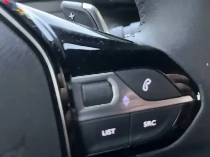 Photo 53 Peugeot 2008  Hybrid 136 e-DCS6