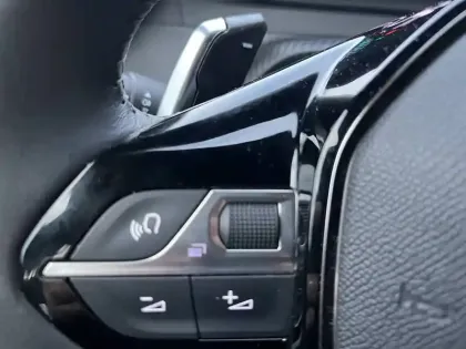 Photo 52 Peugeot 2008  Hybrid 136 e-DCS6