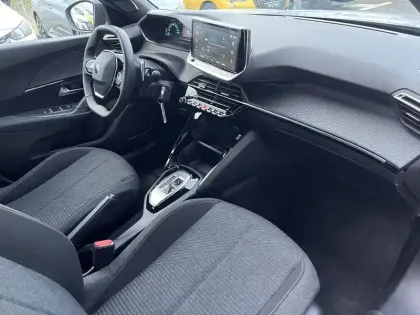 Photo 47 Peugeot 2008  Hybrid 136 e-DCS6