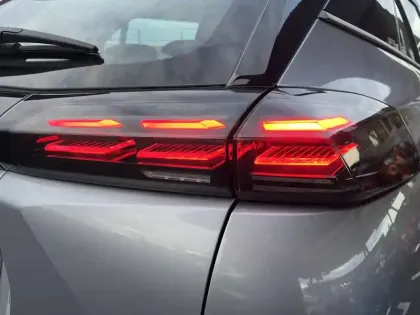 Photo 41 Peugeot 2008  Hybrid 136 e-DCS6